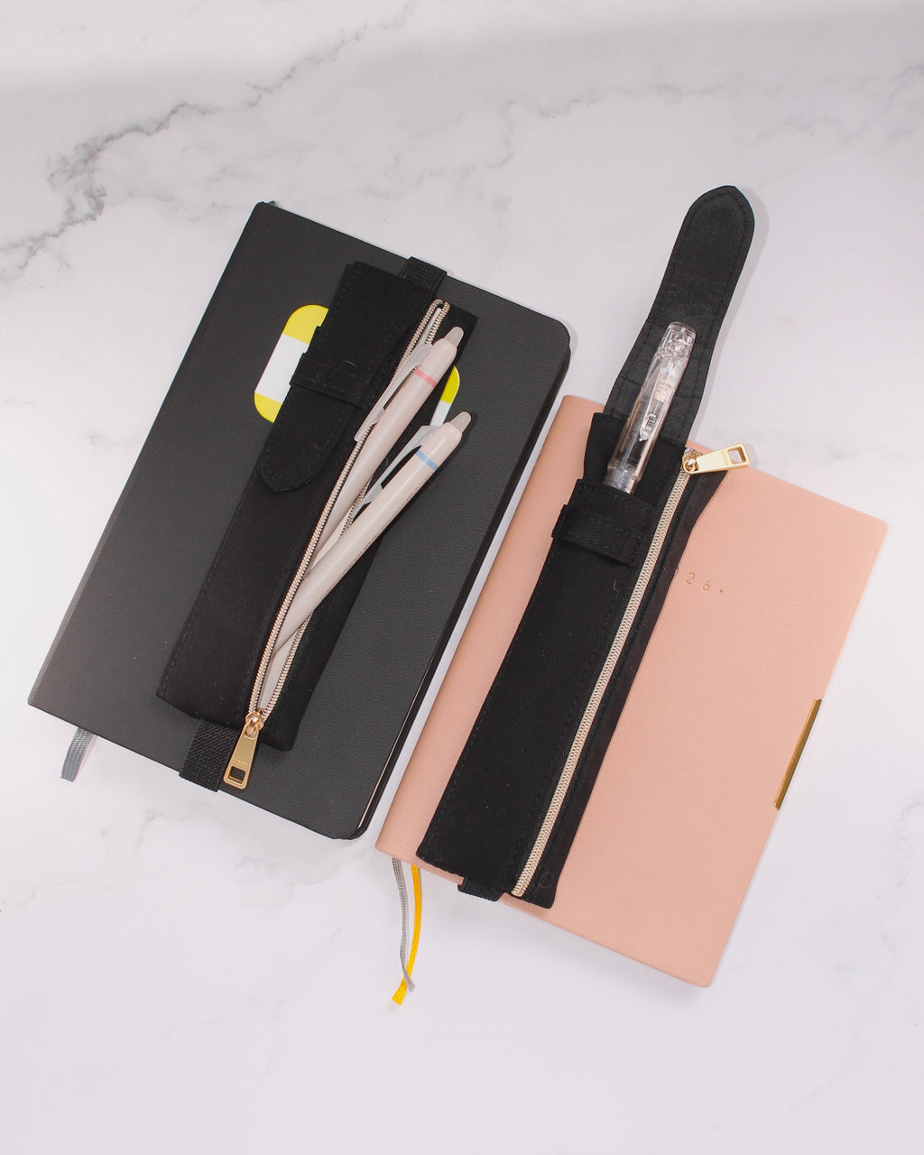 Estuche Midori para lápices con banda para libreta  B6 - A5