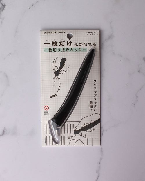 Cúter para scrapbook de Midori en negro, con capuchón