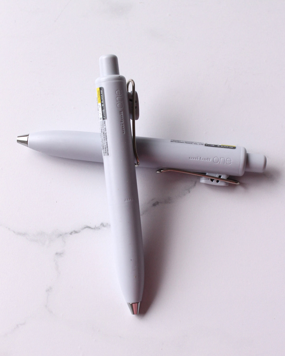 Pluma Uni-ball One P de 0.38 mm, bolígrafo de gel compacto color Soda
